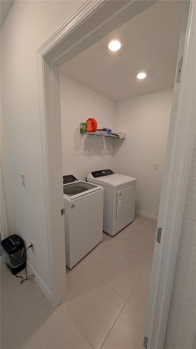 En Venta: $380,000 (4 camas, 2 baños, 1844 Pies cuadrados)