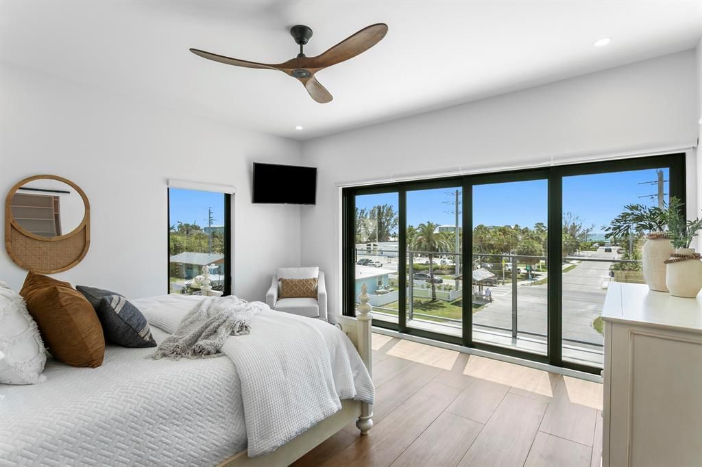 For Sale: $4,500,000 (5 beds, 4 baths, 3928 Square Feet)
