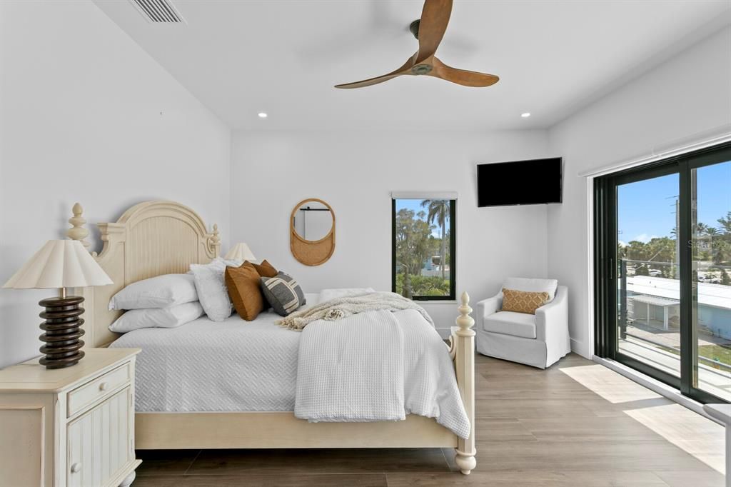 For Sale: $4,500,000 (5 beds, 4 baths, 3928 Square Feet)