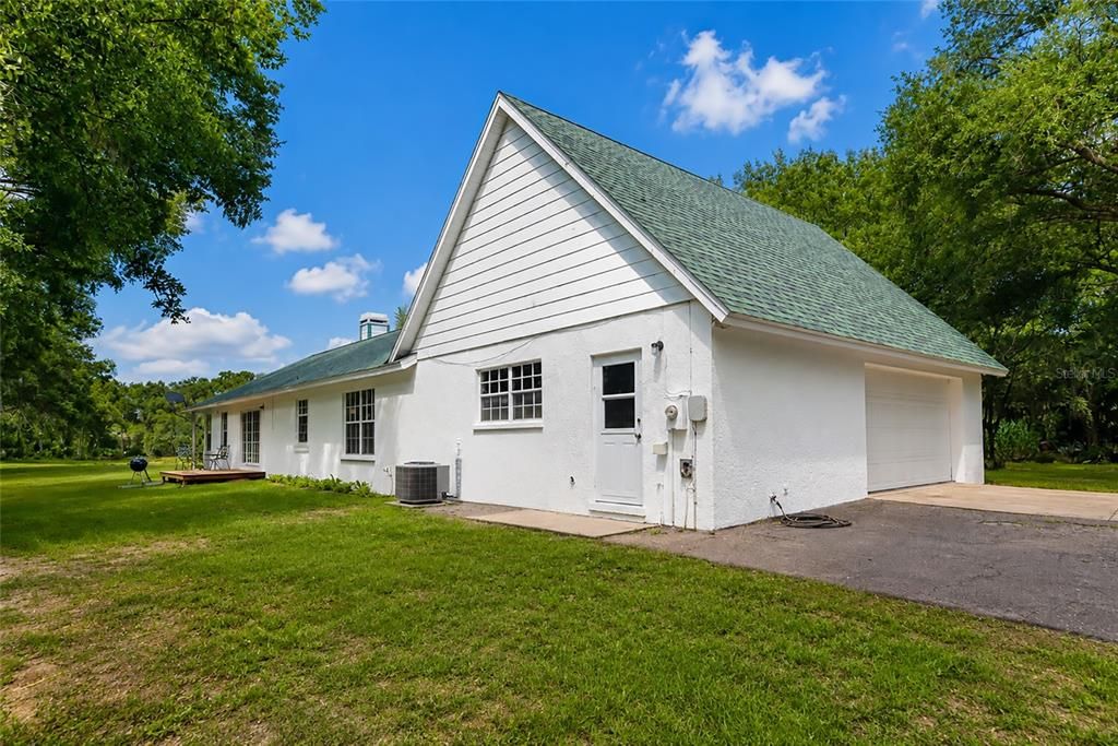 For Sale: $875,000 (3 beds, 2 baths, 1962 Square Feet)