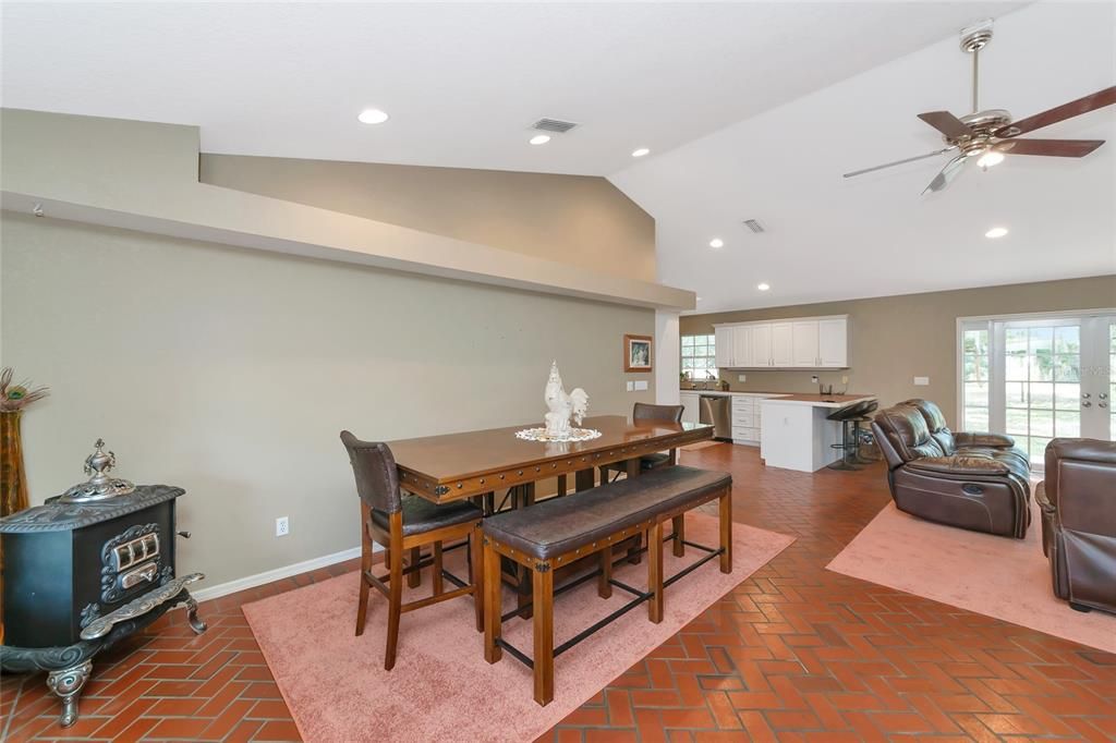 For Sale: $875,000 (3 beds, 2 baths, 1962 Square Feet)