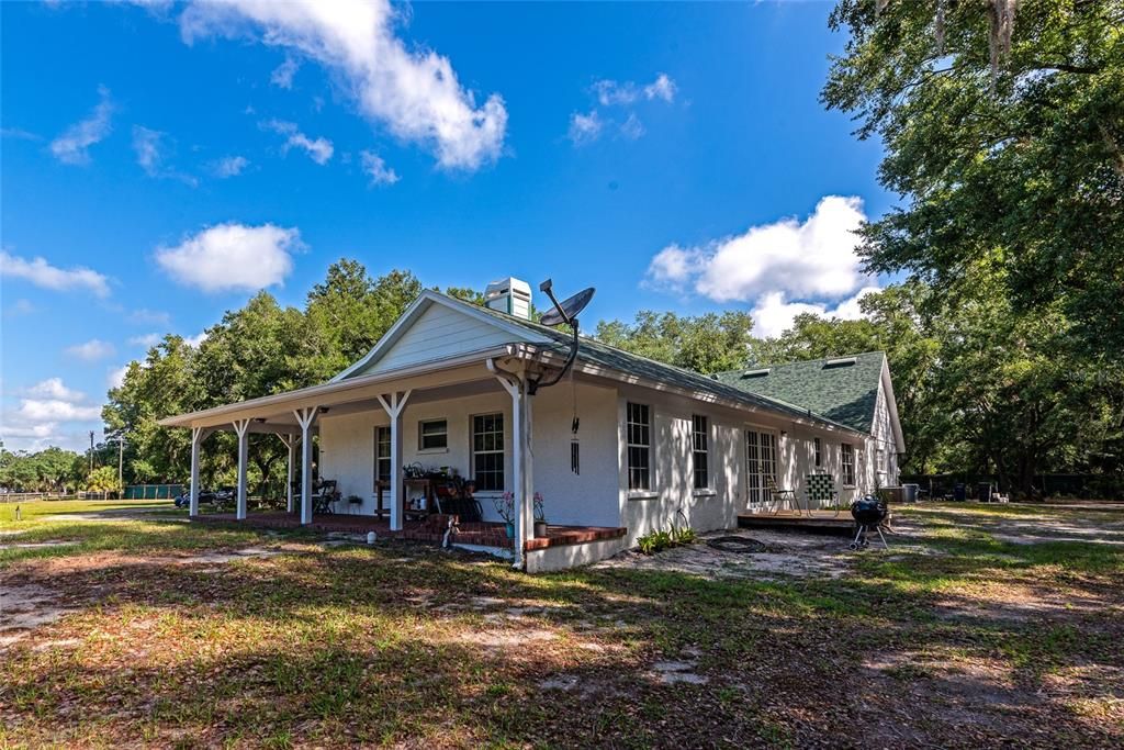 For Sale: $875,000 (3 beds, 2 baths, 1962 Square Feet)