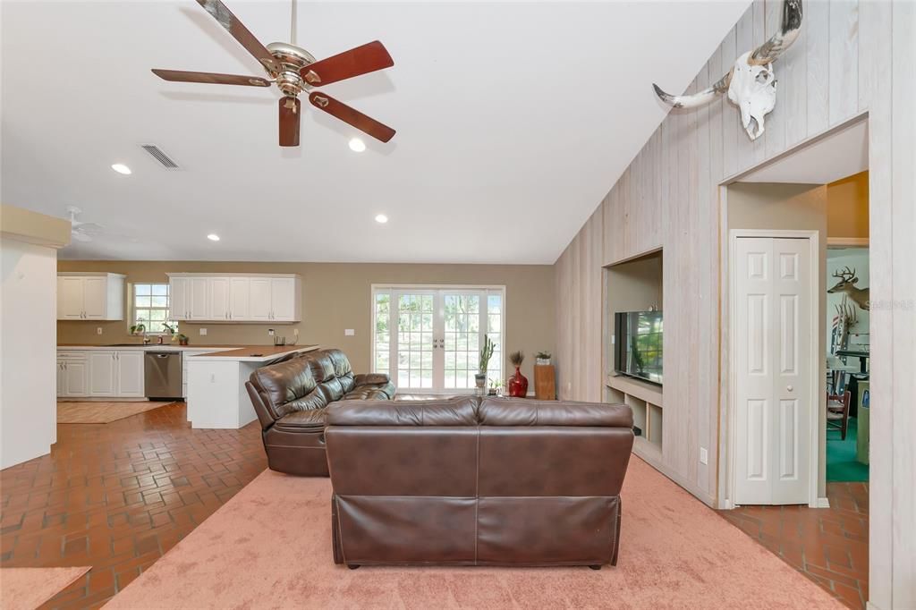 For Sale: $875,000 (3 beds, 2 baths, 1962 Square Feet)