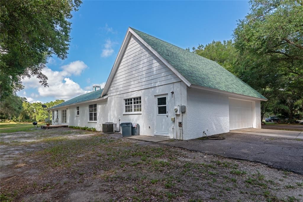 For Sale: $875,000 (3 beds, 2 baths, 1962 Square Feet)