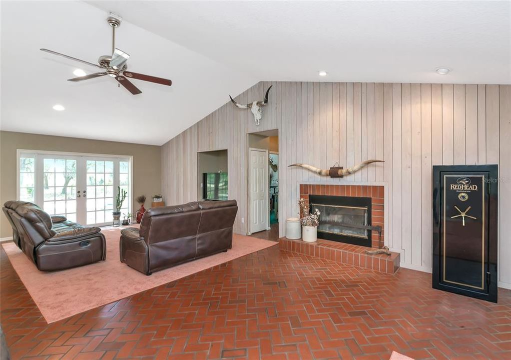 For Sale: $875,000 (3 beds, 2 baths, 1962 Square Feet)