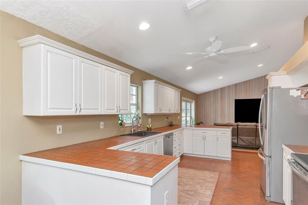 For Sale: $875,000 (3 beds, 2 baths, 1962 Square Feet)