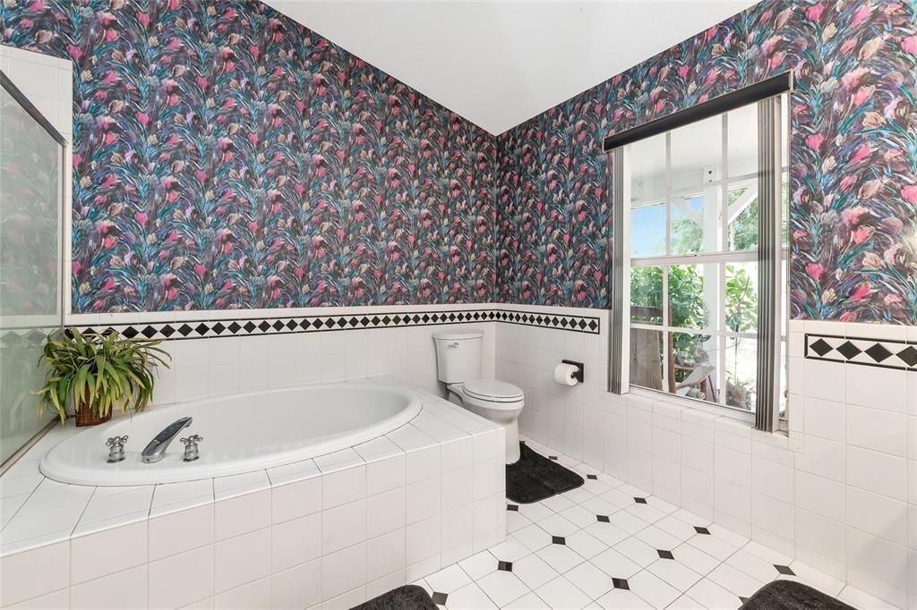 For Sale: $875,000 (3 beds, 2 baths, 1962 Square Feet)