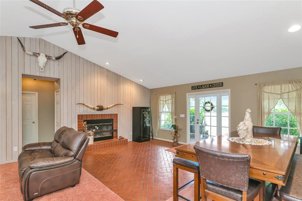 For Sale: $875,000 (3 beds, 2 baths, 1962 Square Feet)