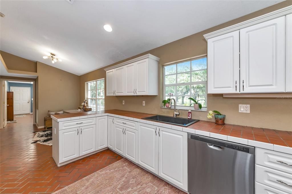 For Sale: $875,000 (3 beds, 2 baths, 1962 Square Feet)