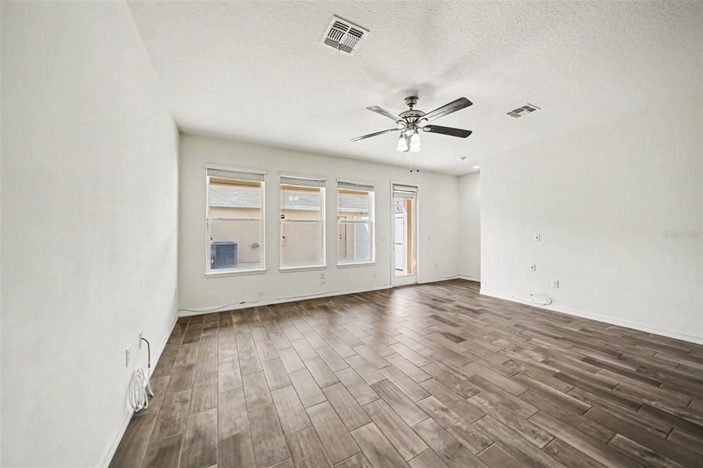 En Venta: $435,000 (4 camas, 3 baños, 1861 Pies cuadrados)