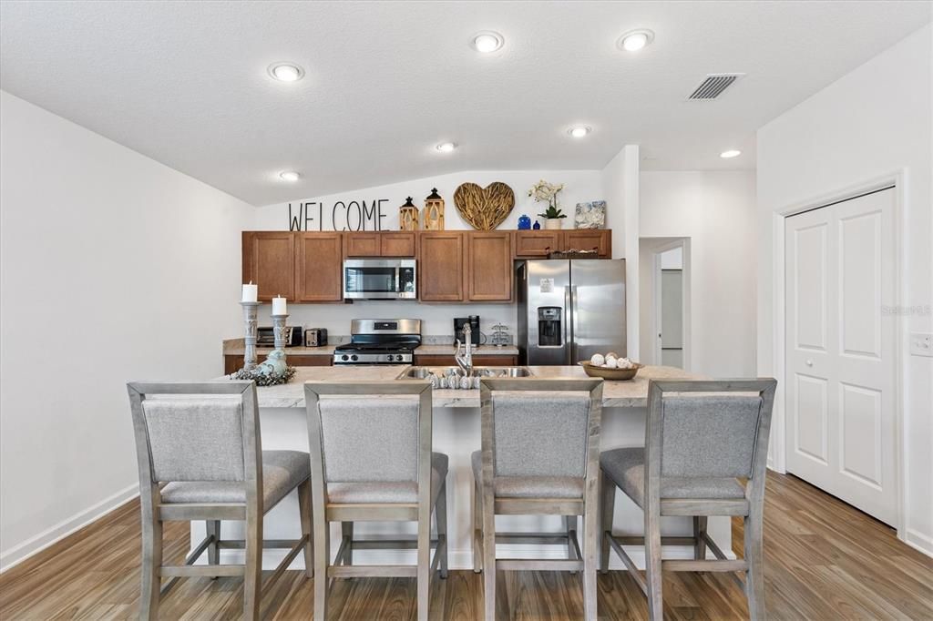 For Sale: $260,000 (2 beds, 2 baths, 1051 Square Feet)