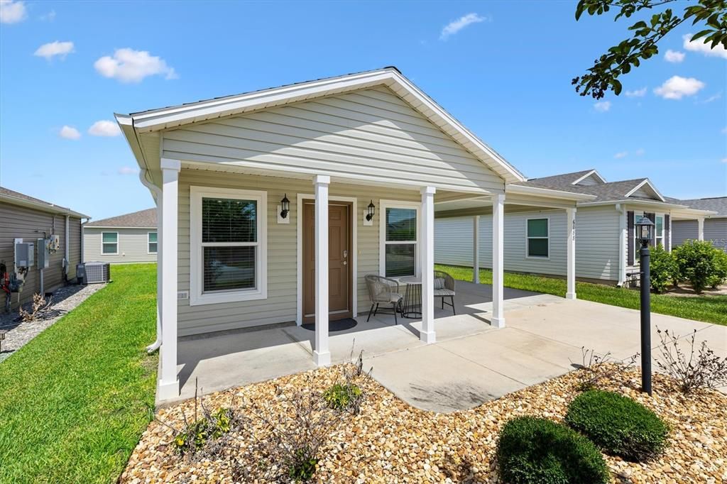 For Sale: $260,000 (2 beds, 2 baths, 1051 Square Feet)