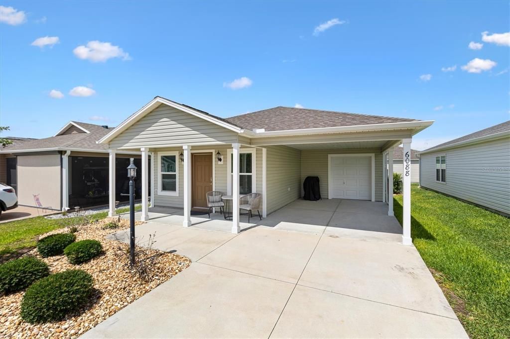 For Sale: $260,000 (2 beds, 2 baths, 1051 Square Feet)