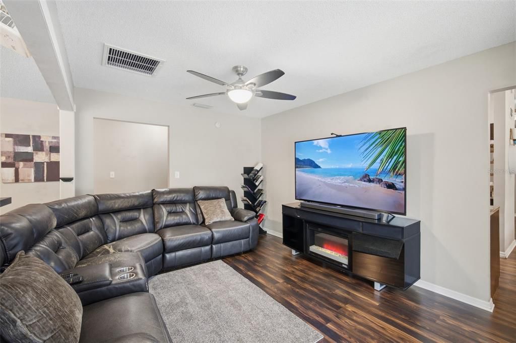 For Sale: $540,000 (4 beds, 2 baths, 2589 Square Feet)