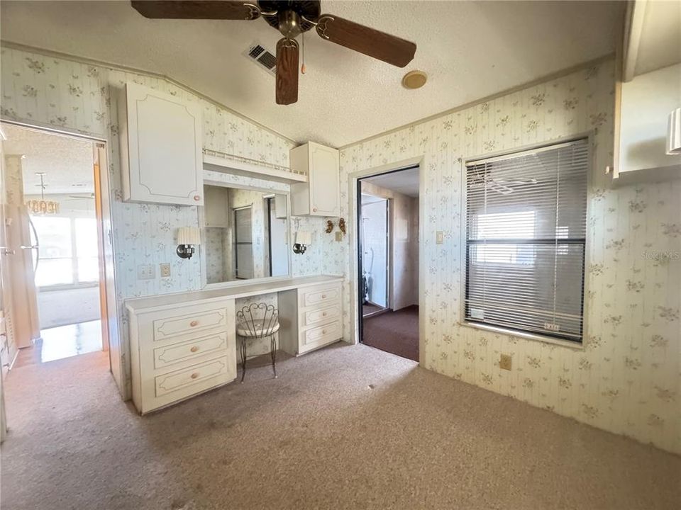 For Sale: $70,000 (1 beds, 1 baths, 680 Square Feet)