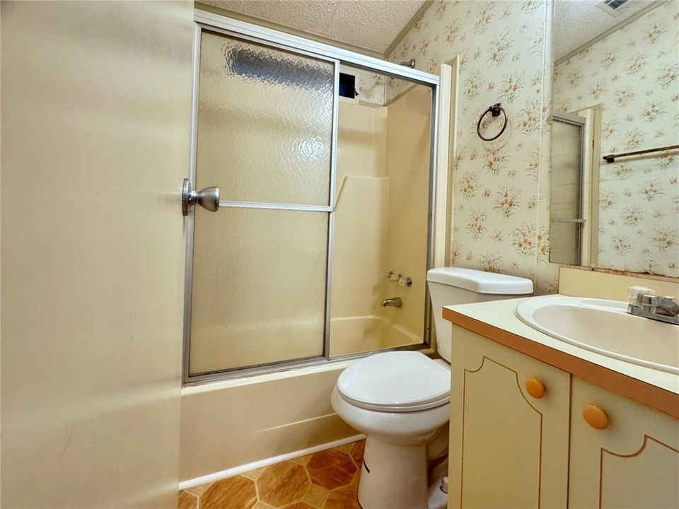 For Sale: $70,000 (1 beds, 1 baths, 680 Square Feet)