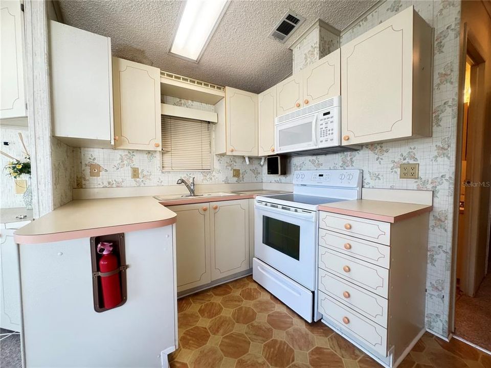 For Sale: $70,000 (1 beds, 1 baths, 680 Square Feet)