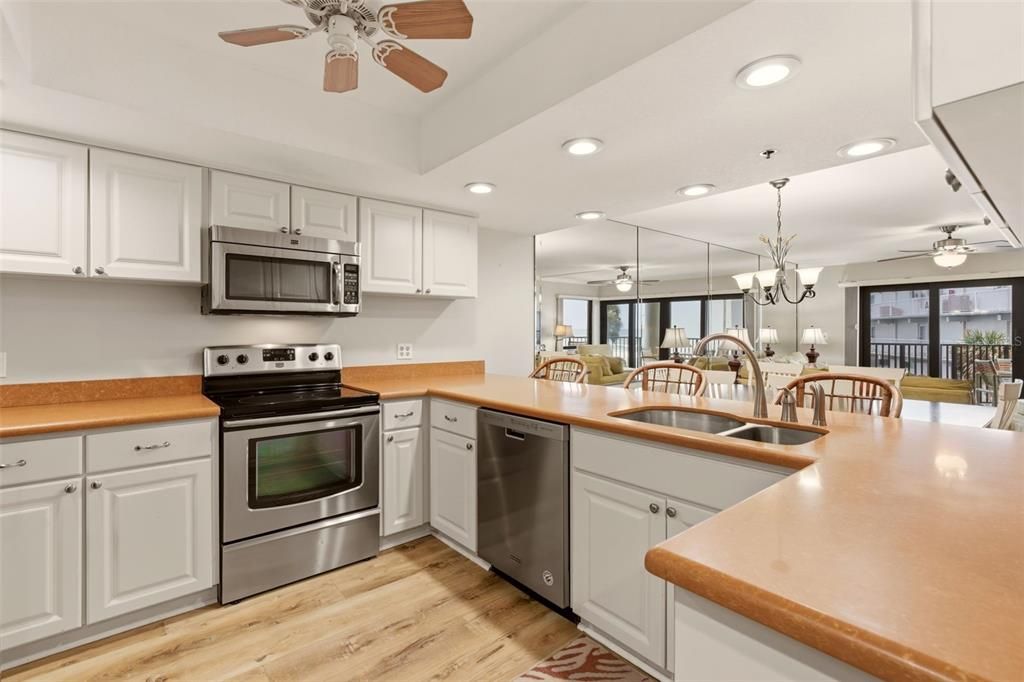 En Venta: $775,000 (2 camas, 2 baños, 1200 Pies cuadrados)