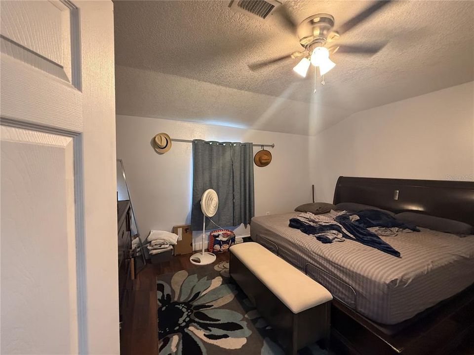 En Venta: $450,000 (6 camas, 4 baños, 3036 Pies cuadrados)