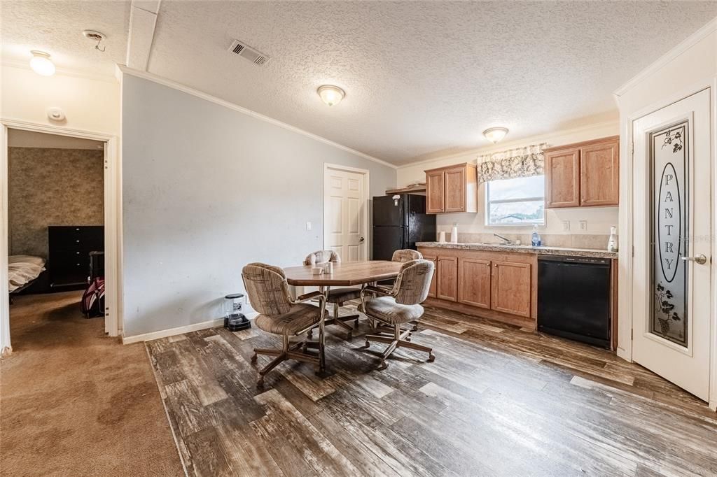 For Sale: $199,000 (3 beds, 2 baths, 1215 Square Feet)