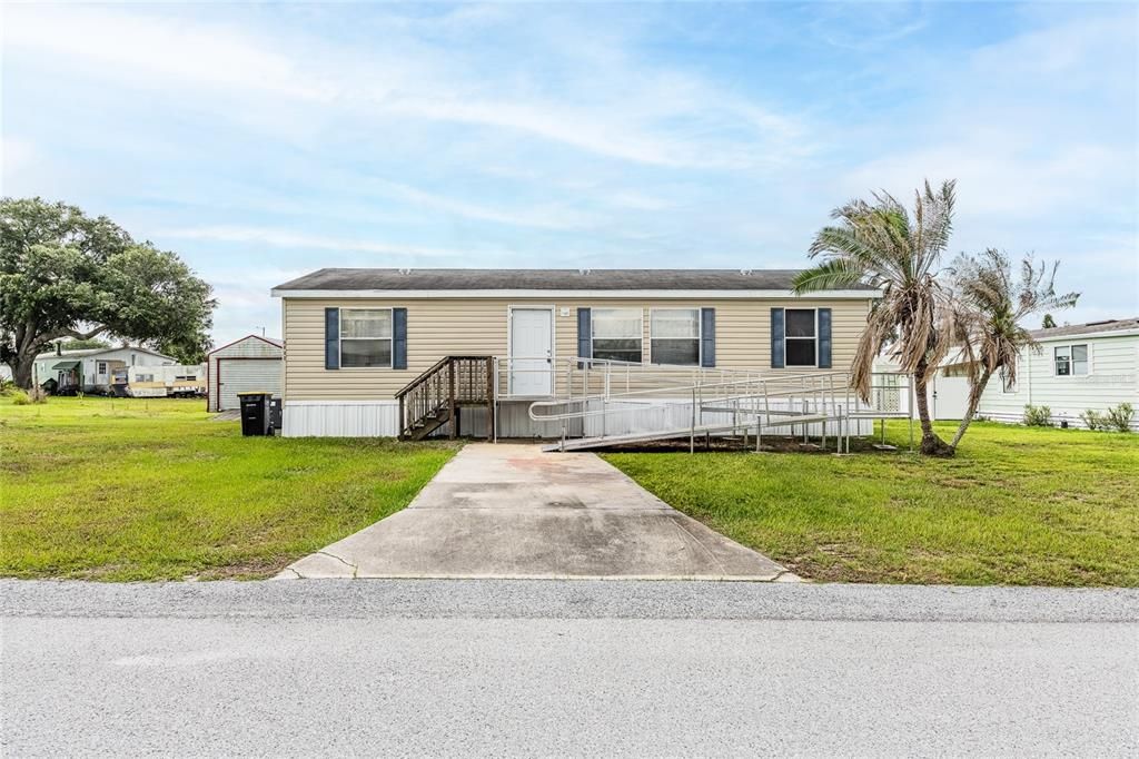 For Sale: $199,000 (3 beds, 2 baths, 1215 Square Feet)