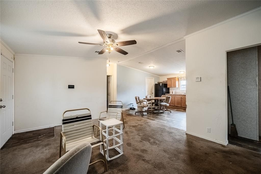 For Sale: $199,000 (3 beds, 2 baths, 1215 Square Feet)