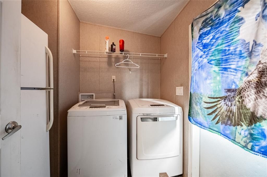 For Sale: $199,000 (3 beds, 2 baths, 1215 Square Feet)