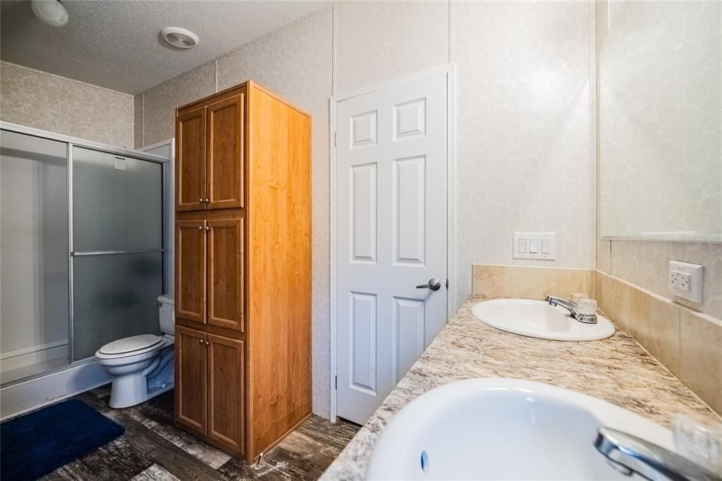 For Sale: $199,000 (3 beds, 2 baths, 1215 Square Feet)