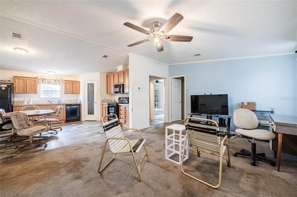 For Sale: $199,000 (3 beds, 2 baths, 1215 Square Feet)