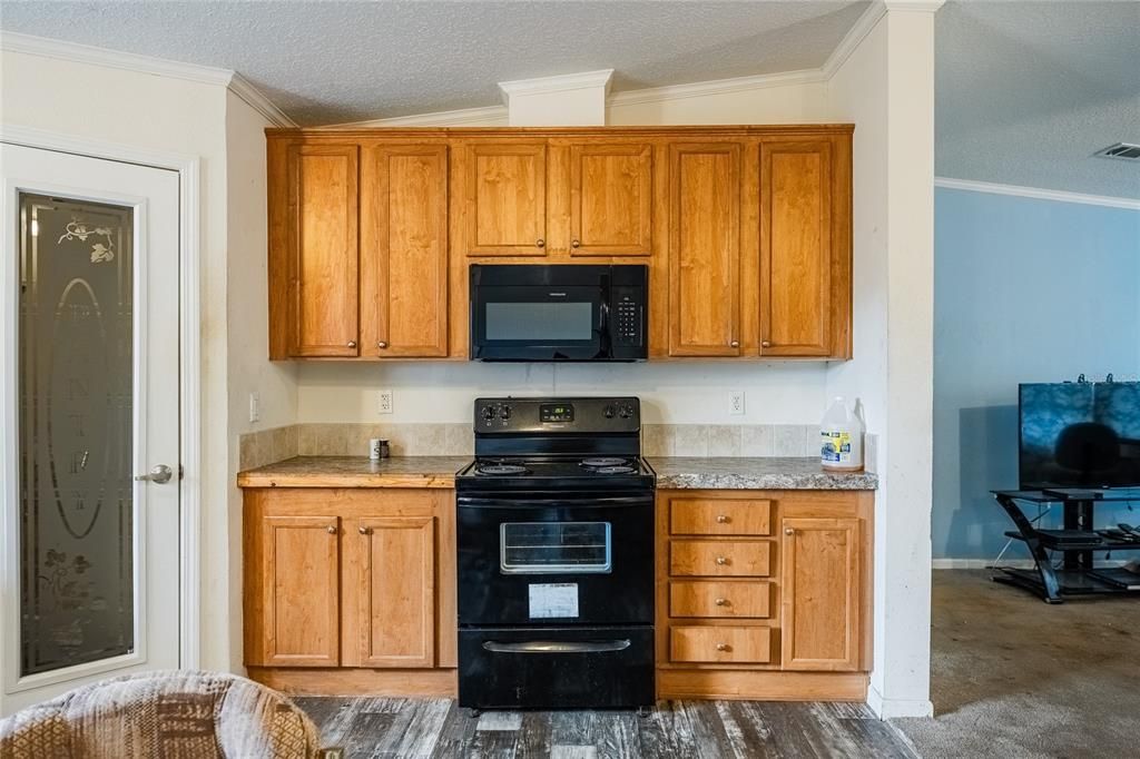 For Sale: $199,000 (3 beds, 2 baths, 1215 Square Feet)