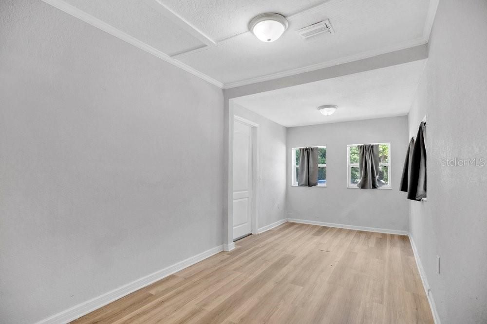 待售: $320,000 (2 贝兹, 2 浴室, 984 平方英尺)