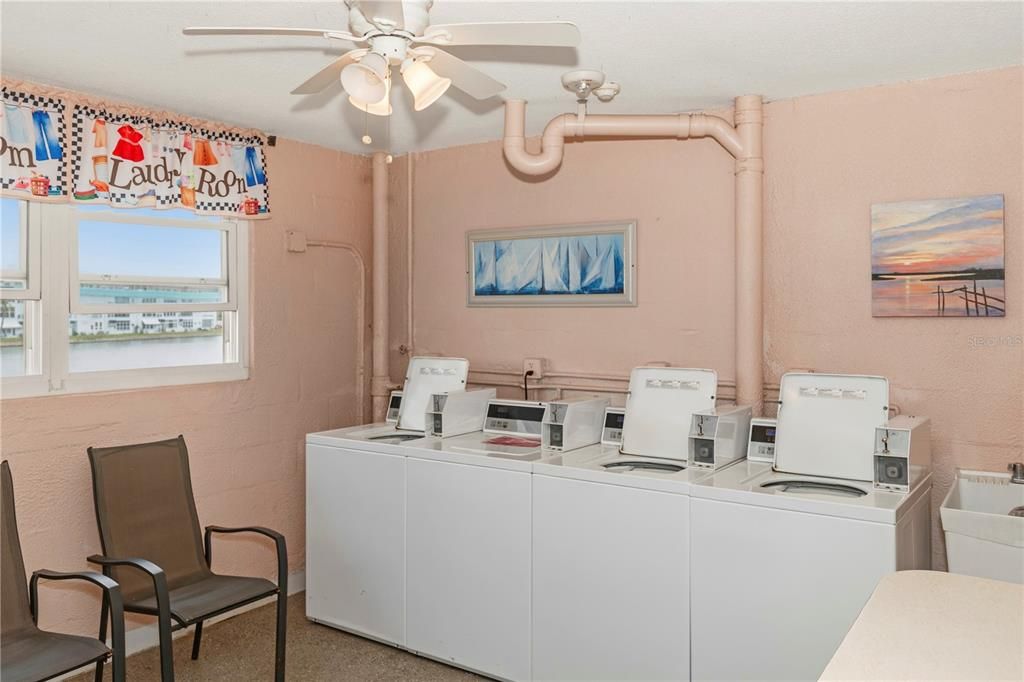 For Sale: $299,900 (2 beds, 2 baths, 1120 Square Feet)