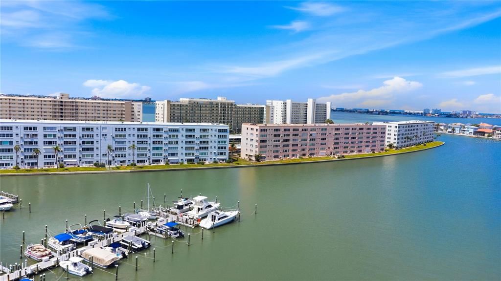 For Sale: $299,900 (2 beds, 2 baths, 1120 Square Feet)