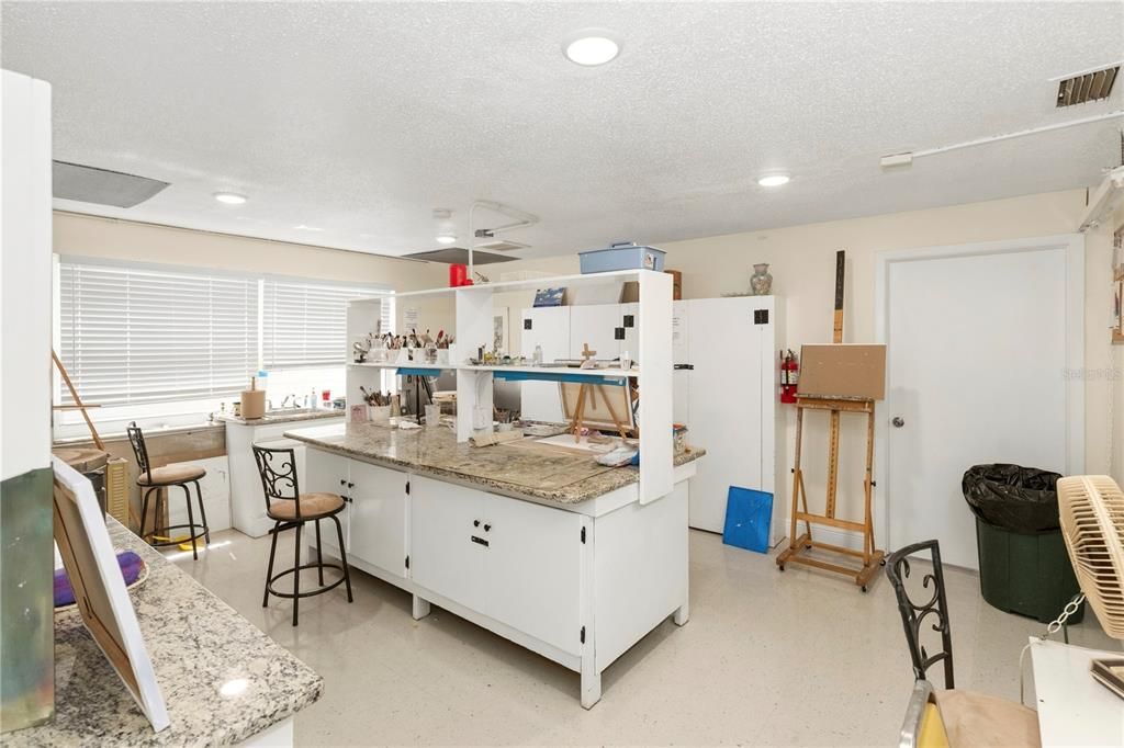 For Sale: $299,900 (2 beds, 2 baths, 1120 Square Feet)