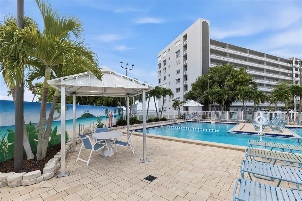 For Sale: $299,900 (2 beds, 2 baths, 1120 Square Feet)