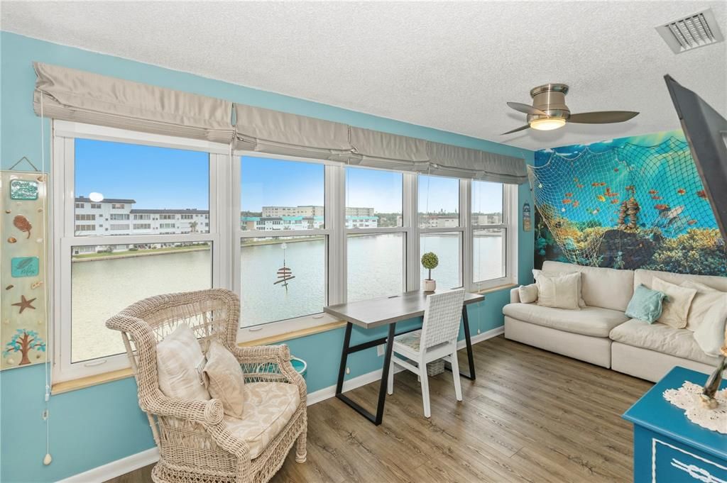For Sale: $299,900 (2 beds, 2 baths, 1120 Square Feet)