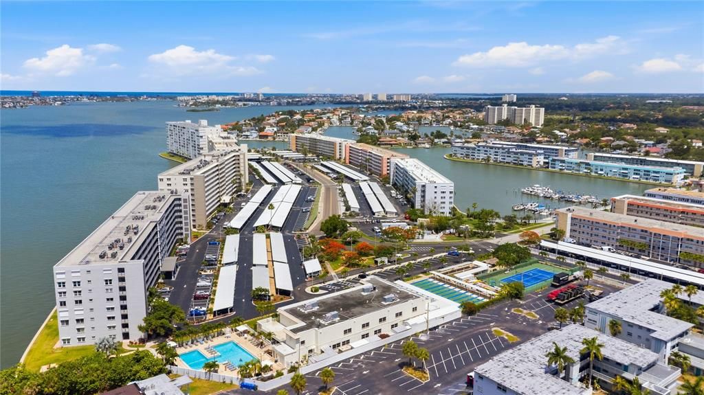 For Sale: $299,900 (2 beds, 2 baths, 1120 Square Feet)