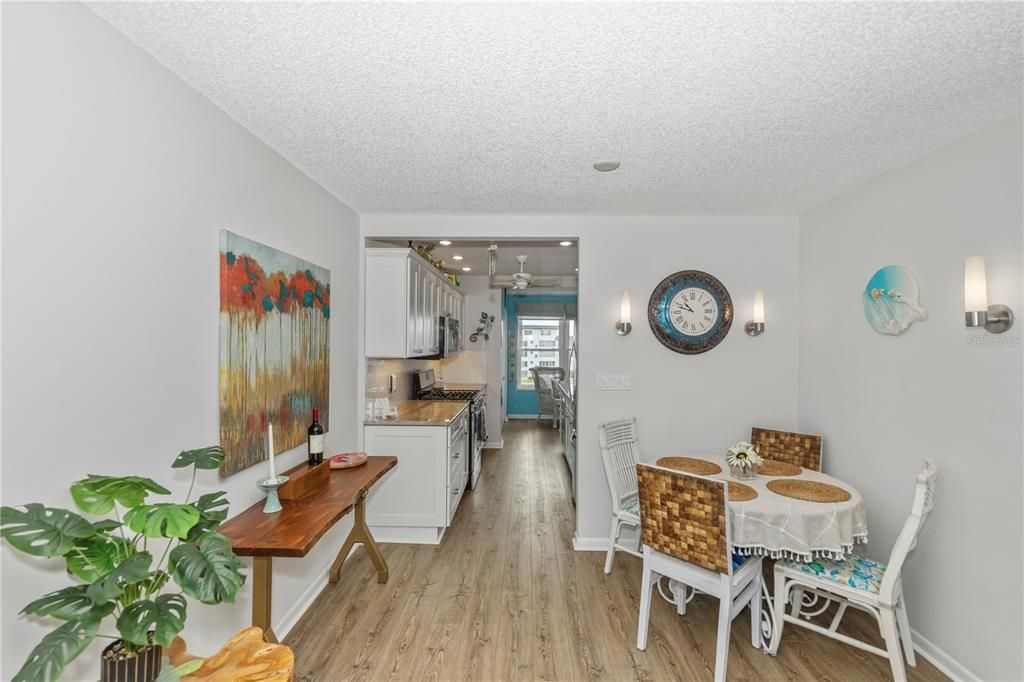 For Sale: $299,900 (2 beds, 2 baths, 1120 Square Feet)
