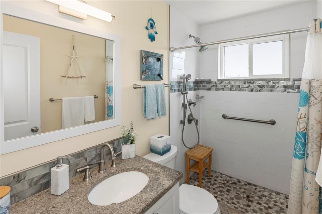 For Sale: $299,900 (2 beds, 2 baths, 1120 Square Feet)