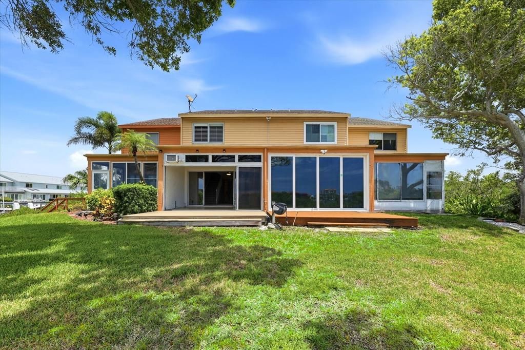 For Sale: $529,000 (2 beds, 2 baths, 1330 Square Feet)
