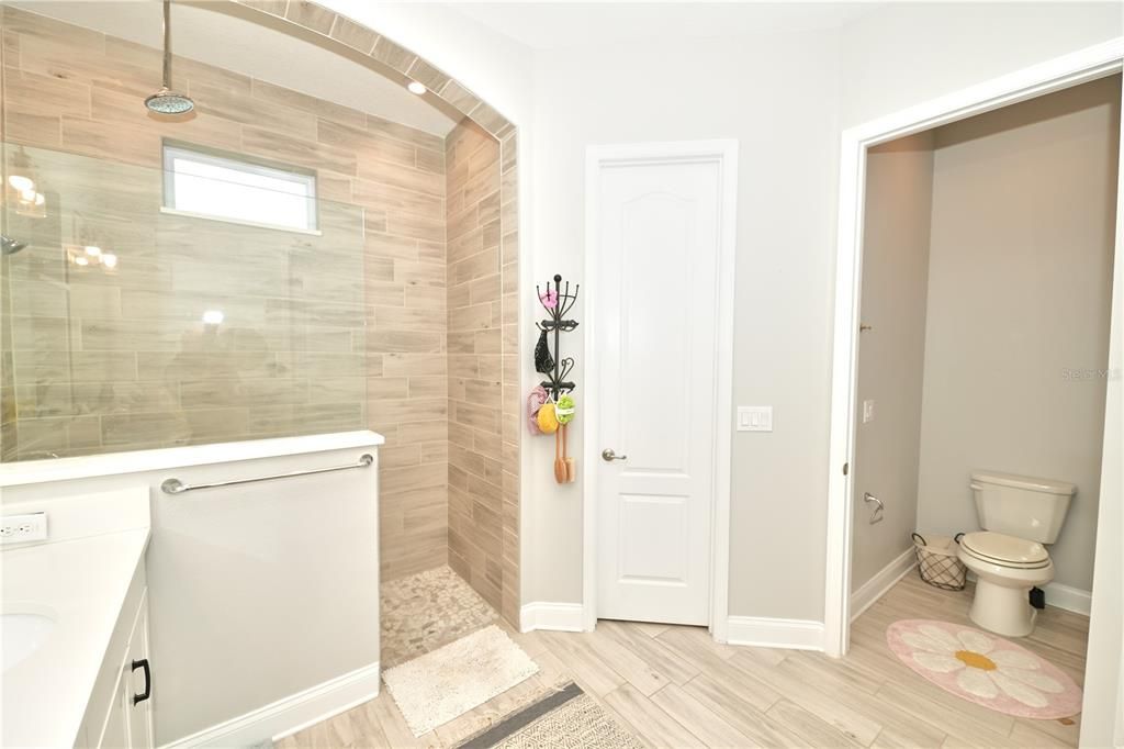 En Renta: $5,750 (5 camas, 3 baños, 2910 Pies cuadrados)
