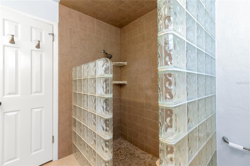 В аренду: $4,250 (3 спален, 2 ванн, 1587 Квадратных фут)