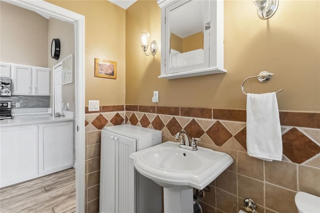 For Sale: $320,000 (2 beds, 2 baths, 1133 Square Feet)