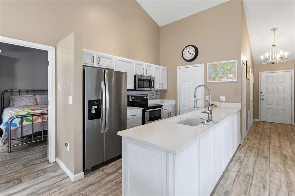 For Sale: $320,000 (2 beds, 2 baths, 1133 Square Feet)