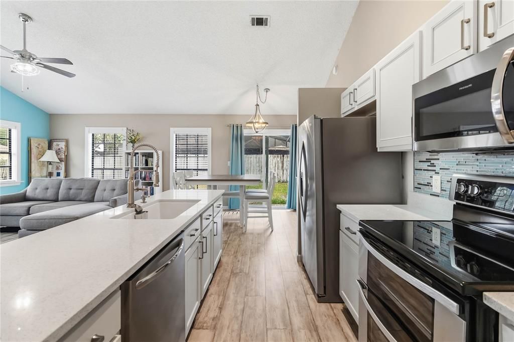 For Sale: $320,000 (2 beds, 2 baths, 1133 Square Feet)
