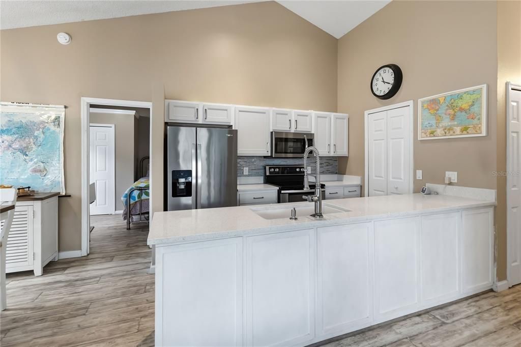 For Sale: $320,000 (2 beds, 2 baths, 1133 Square Feet)
