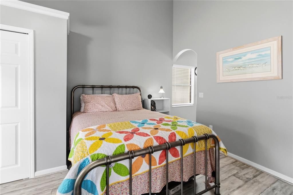 For Sale: $320,000 (2 beds, 2 baths, 1133 Square Feet)