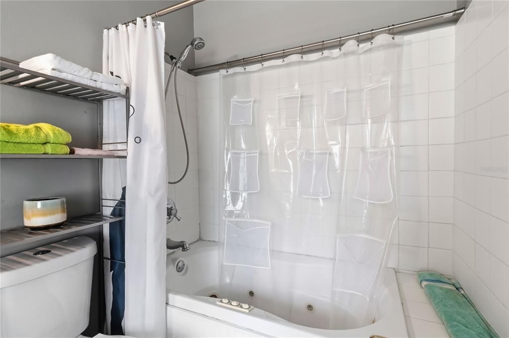 For Sale: $320,000 (2 beds, 2 baths, 1133 Square Feet)
