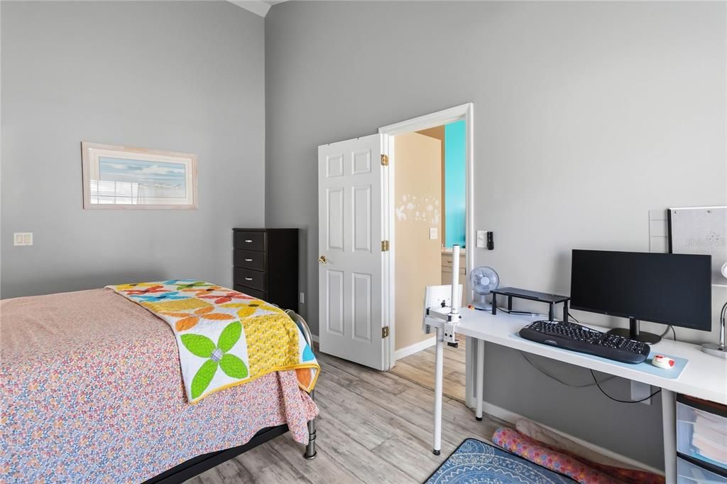 For Sale: $320,000 (2 beds, 2 baths, 1133 Square Feet)
