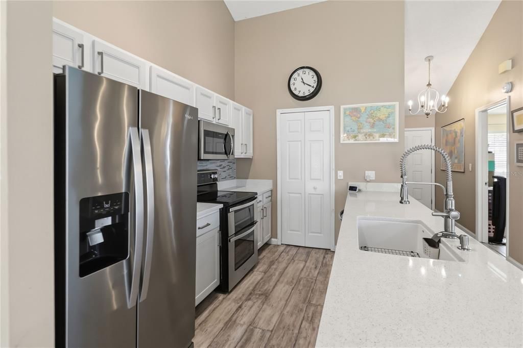 For Sale: $320,000 (2 beds, 2 baths, 1133 Square Feet)